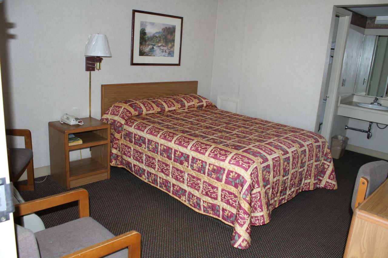 Hotel Budget Host 2*