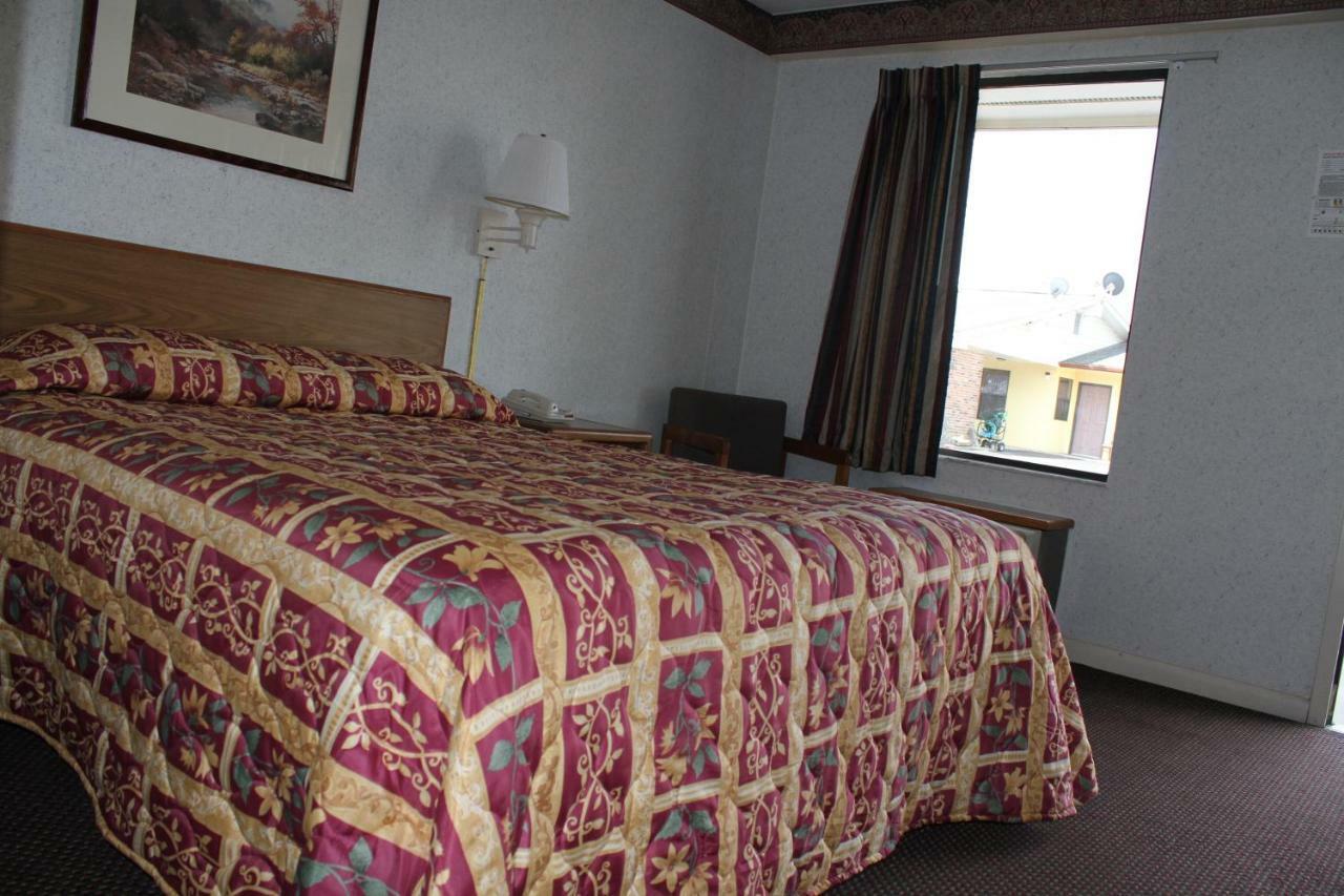 Hotel Budget Host 2*