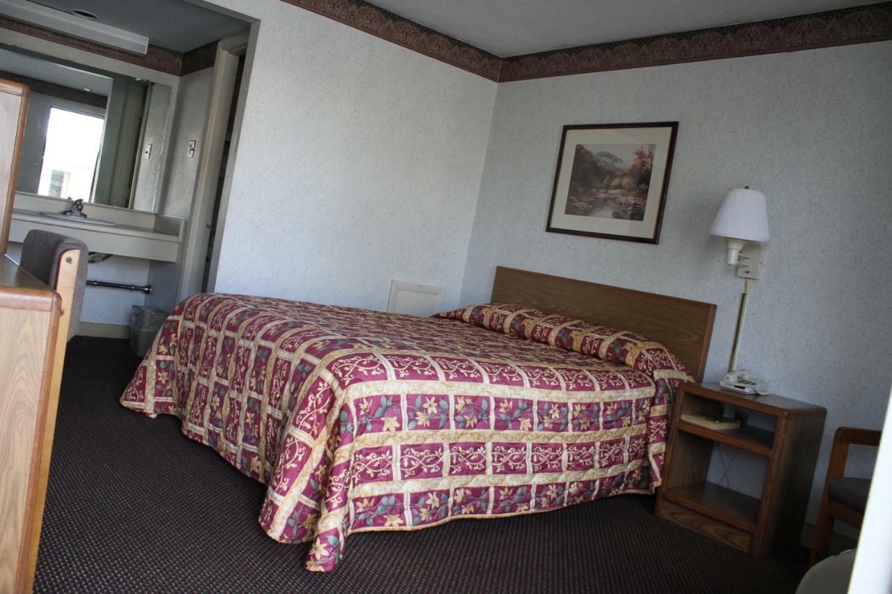 Budget Host Hotel
